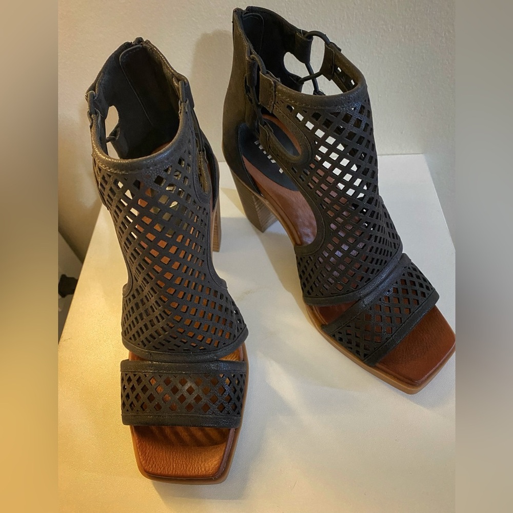 Buckle Lace Heals
